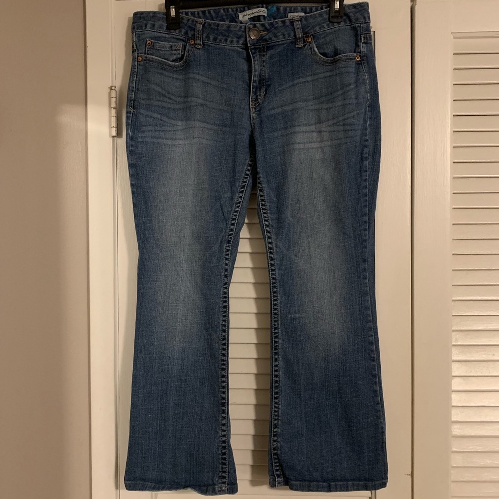 15/16 Aeropostale Curvy Hailey Jeans